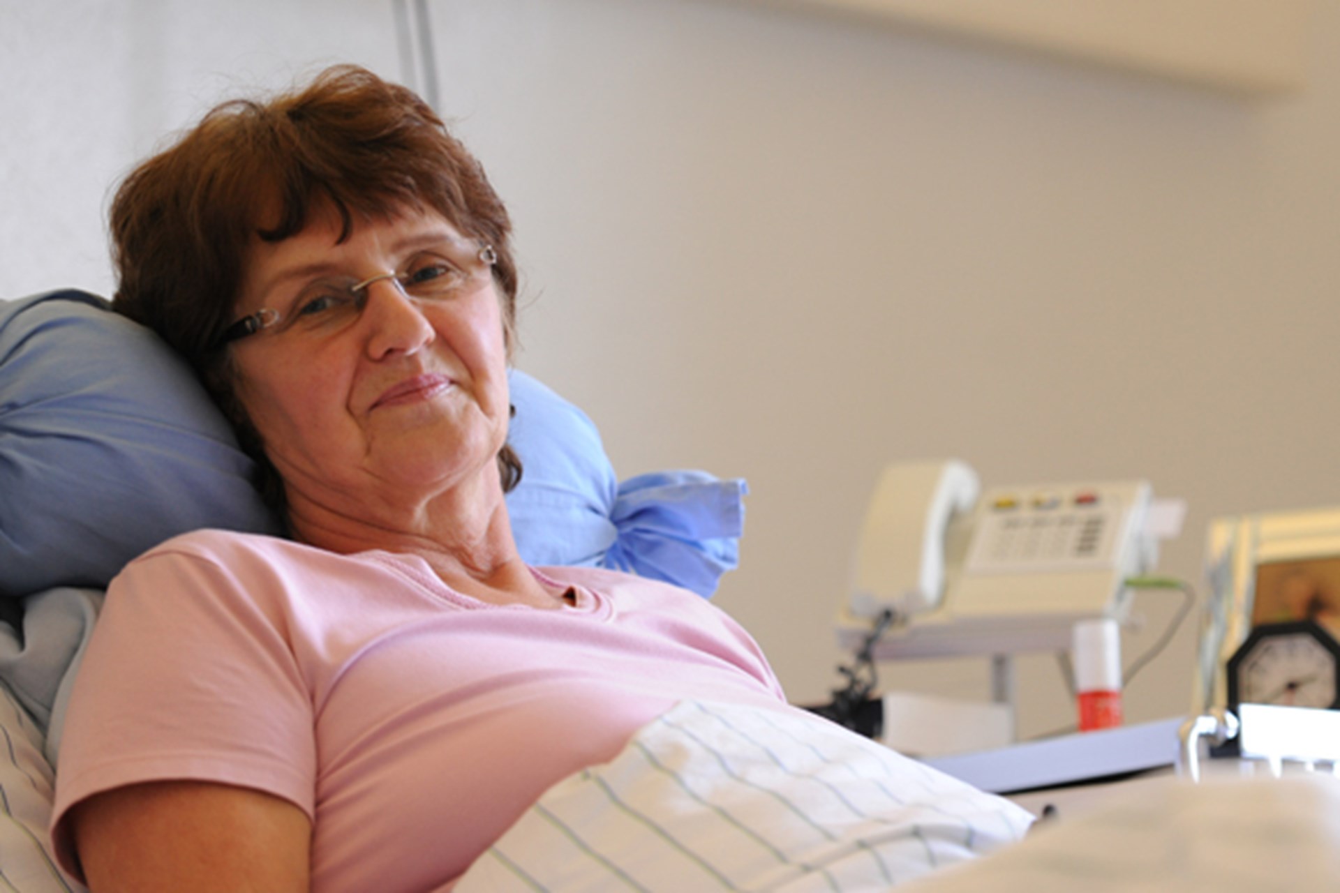 Patientin im Krankenhausbett